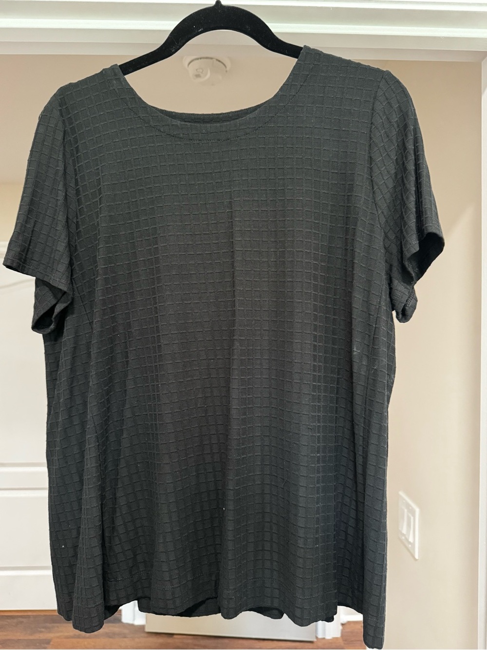J. Jill Women’s Black Textured Short-Sleeve Top